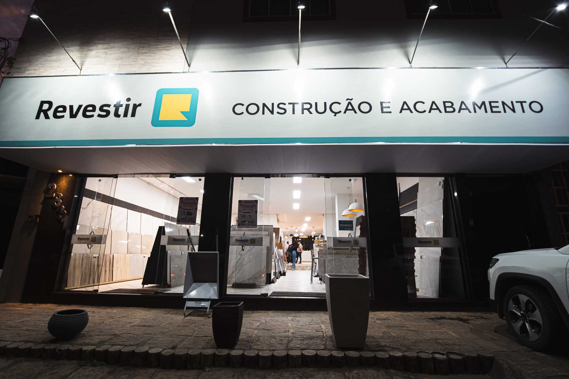 Fachada da loja Revestir Construção e Acabamento em Ipatinga